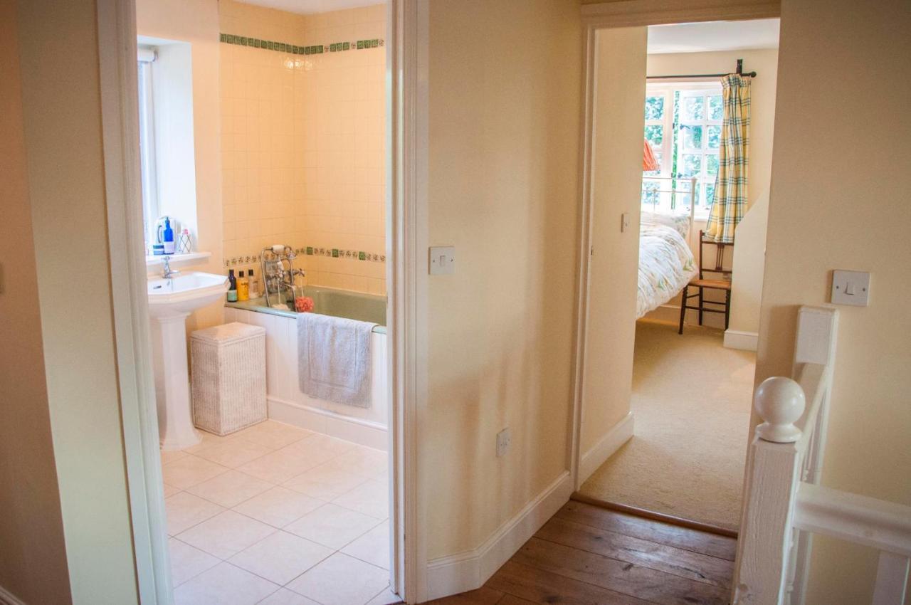 Milton Farm Bed & Breakfast East Knoyle Bagian luar foto